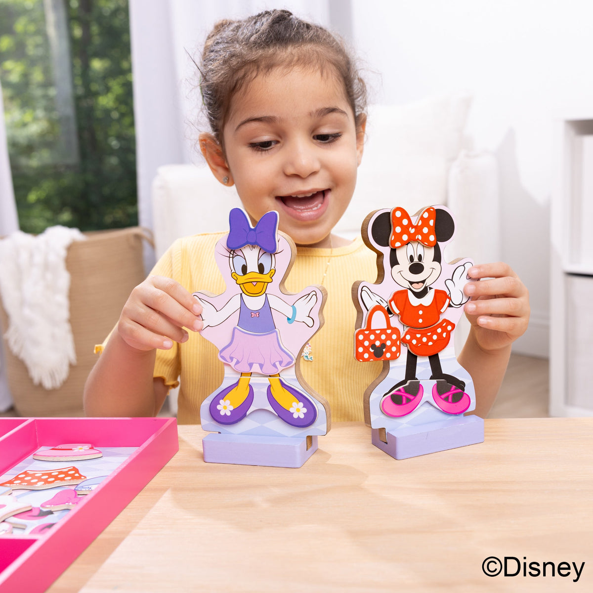 Melissa and Doug Disney Minnie Daisy Deluxe Wooden Magnetic Dress-Up
