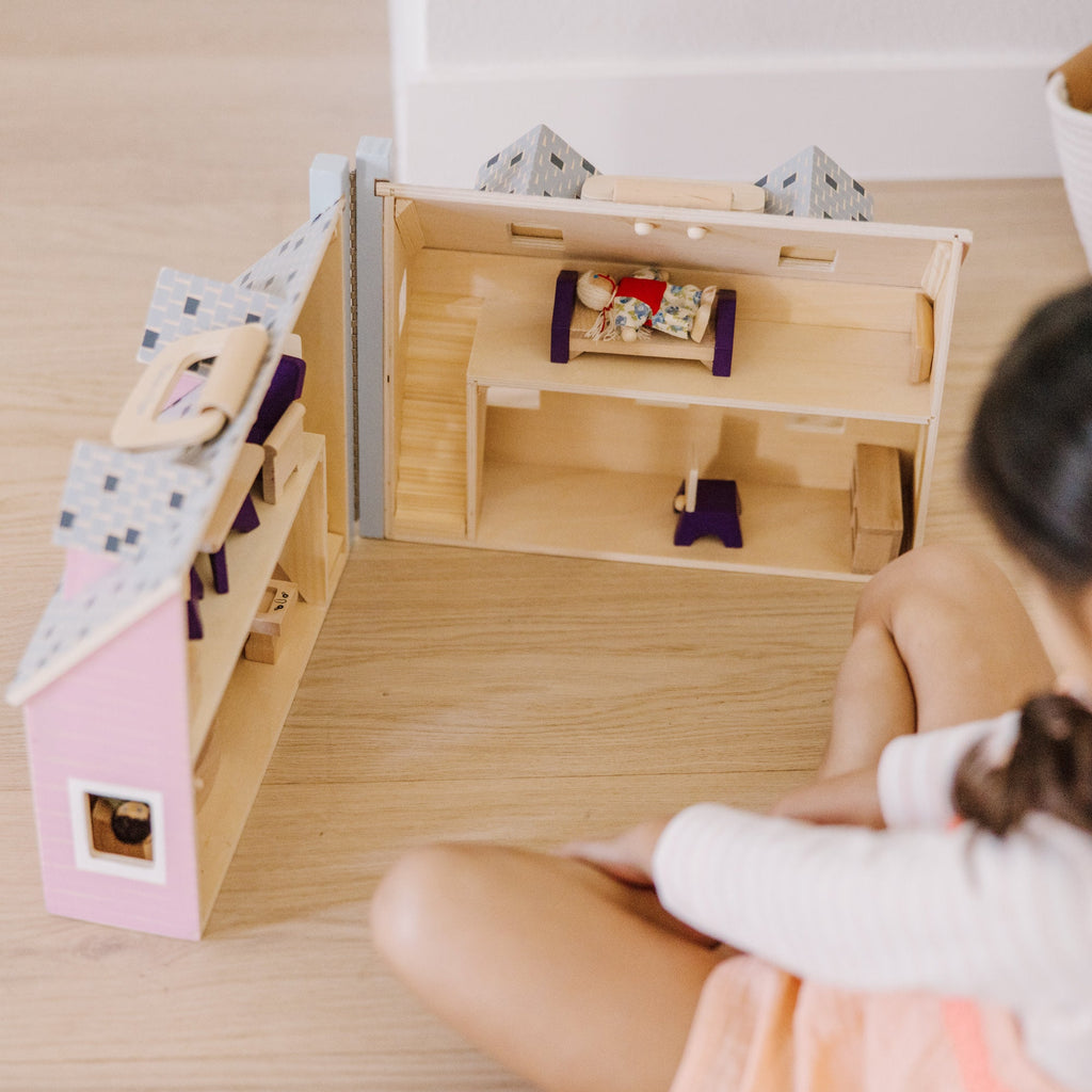 Melissa and Doug Wooden Fold Go Dollhouse